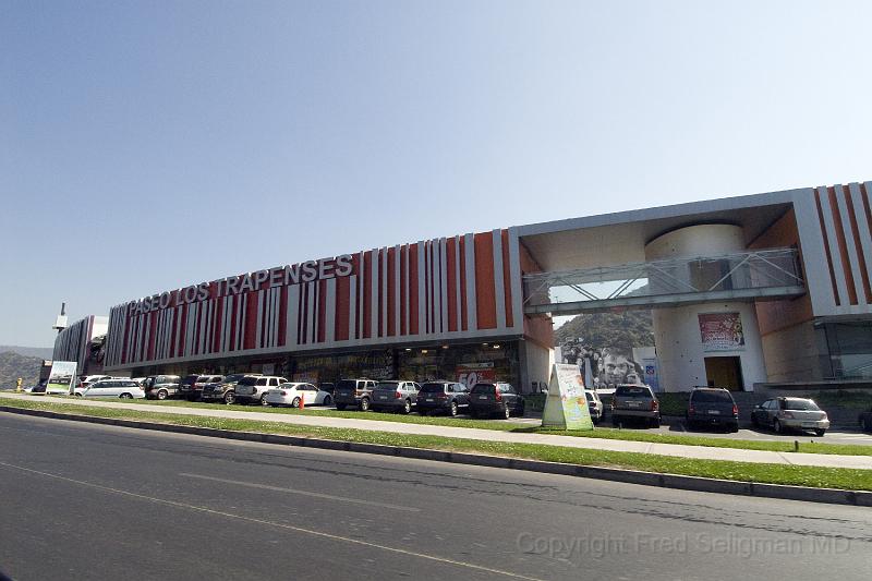 20071222 102850 D200.3900x2600jpg.jpg - Shopping area in suburbs, Santiago